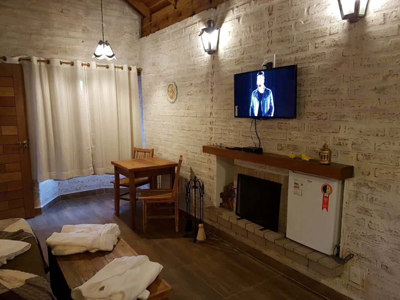 Detalhe de banheira de hidromassagem em chalé